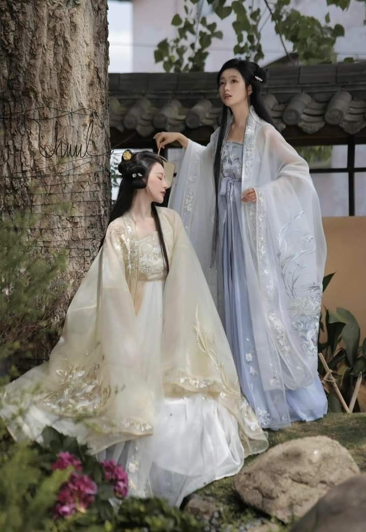Elegant Hostess Style in a Traditional Cheongsam:The Perfect Blend for an Annual Gala Elegant Hostess Style in a Traditional Cheongsam:The Perfect Blend for an Annual Gala