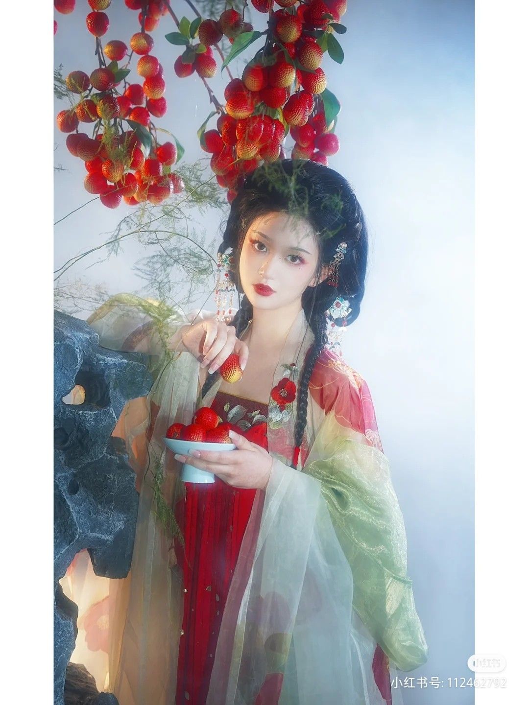 The Classic Charm of the Mandarin-Style Collar and Horseface Skirt The Classic Charm of the Mandarin-Style Collar and Horseface Skirt
