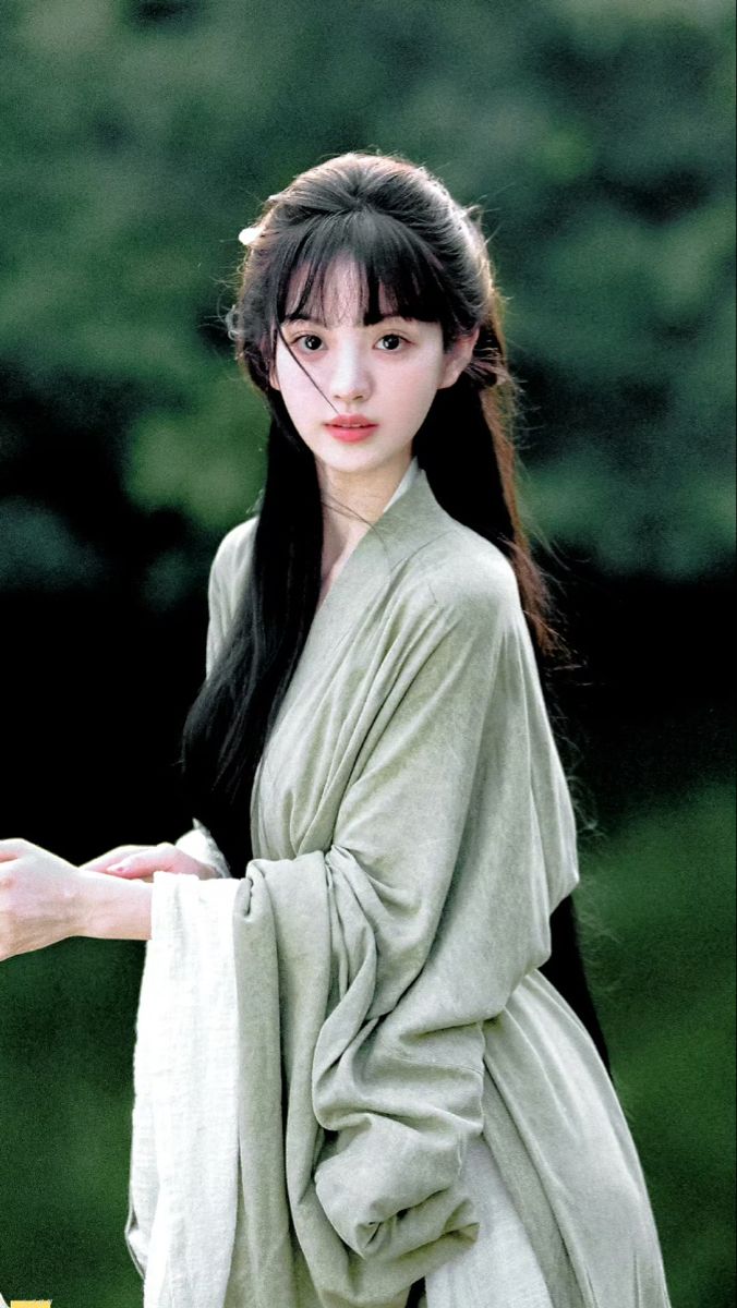 The Beautiful Allure of Hanfu Traditional Clothing Among Middle School Students