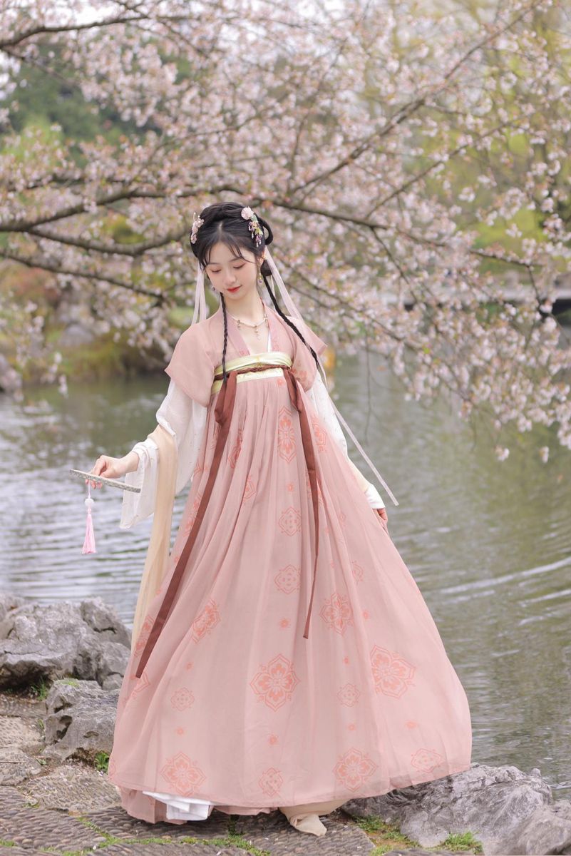 Golden Silk Velvet Fashion Show:The Elegance of Cheongsam