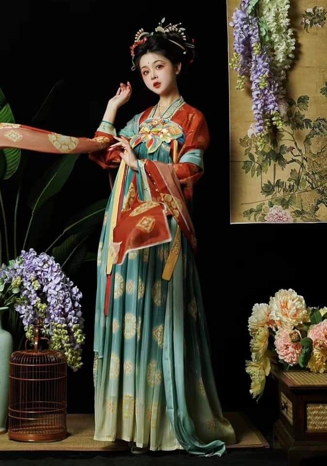 The Enchanting Union of High Heels and Cheongsam in the Republic of China Era The Enchanting Union of High Heels and Cheongsam in the Republic of China Era