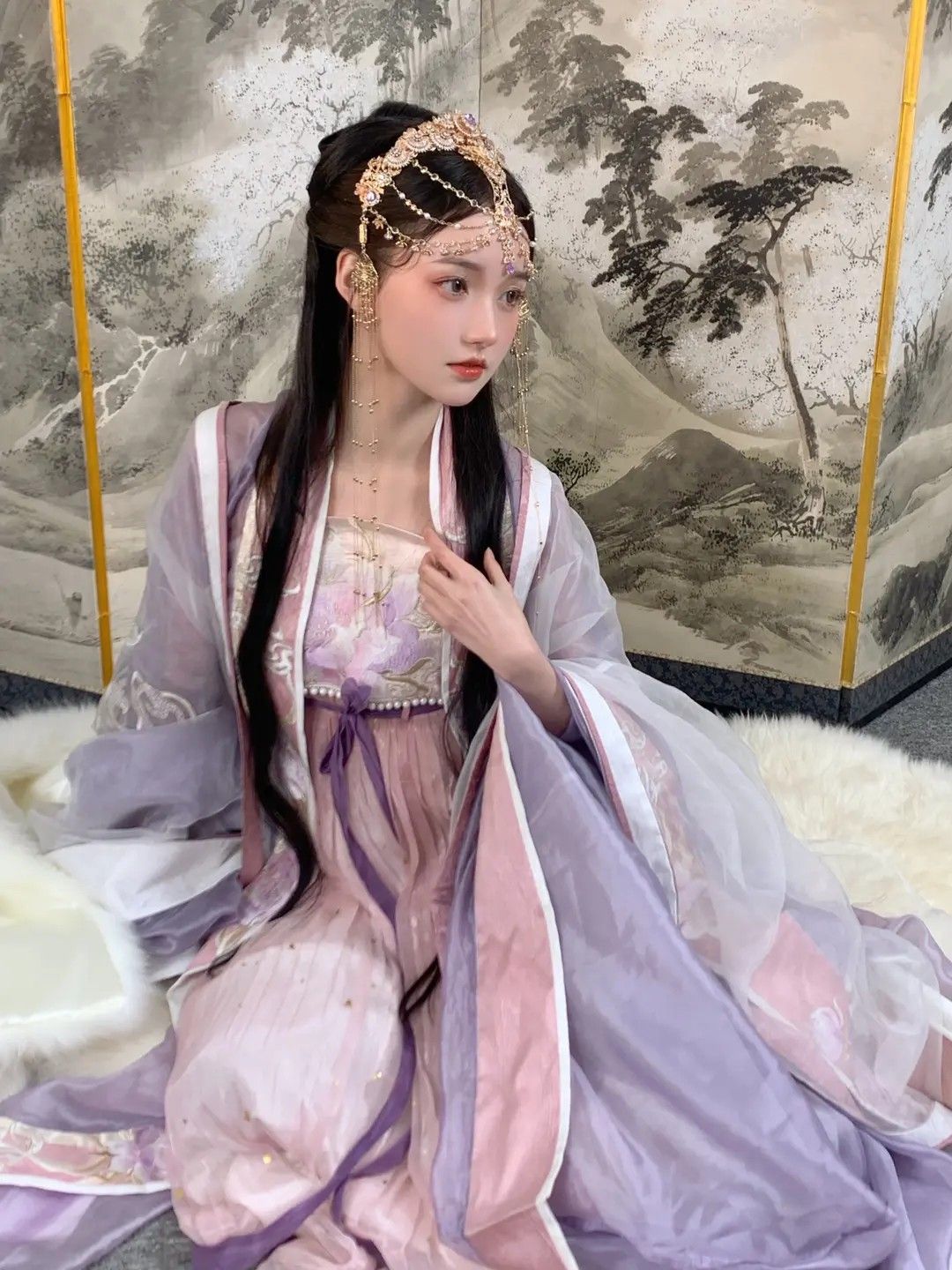 Reimagining the Red Cheongsam for the Petite Figure:A Modern Revival of Traditional Elegance