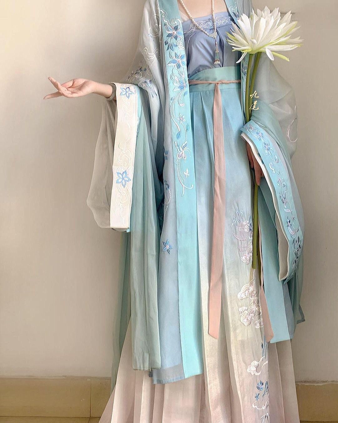 Coral Sea Hanfu:Exploring the Cultural Richness of Traditional Chinese Clothing Coral Sea Hanfu:Exploring the Cultural Richness of Traditional Chinese Clothing