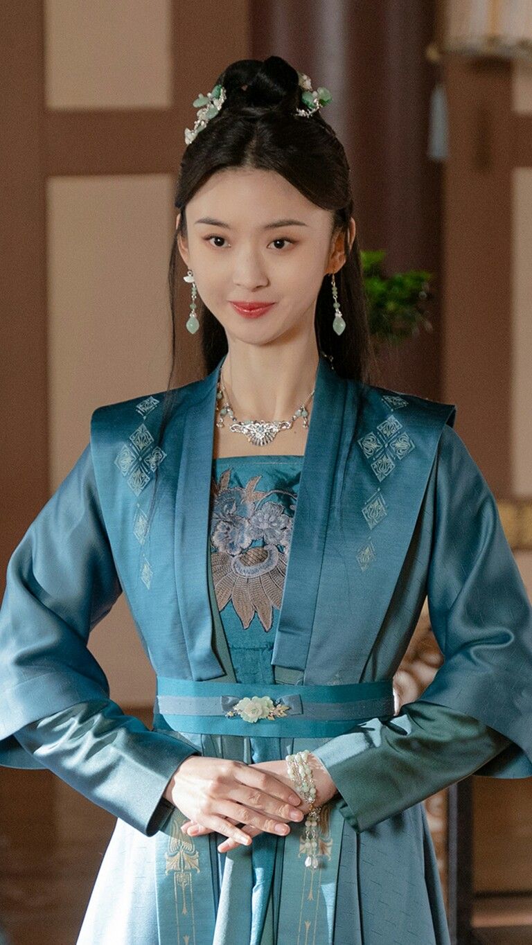 Latest Fashion Trends in Qipao Skirts:A Blend of Tradition and Modern Glamour