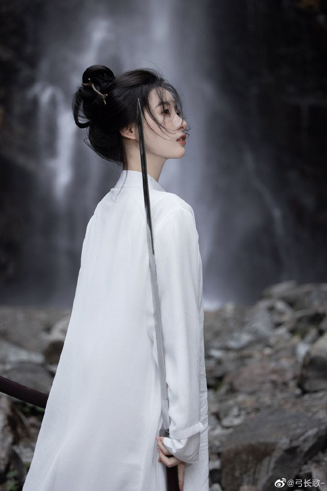 Embracing the H-Shape:The Cheongsam for Your Unique Beauty