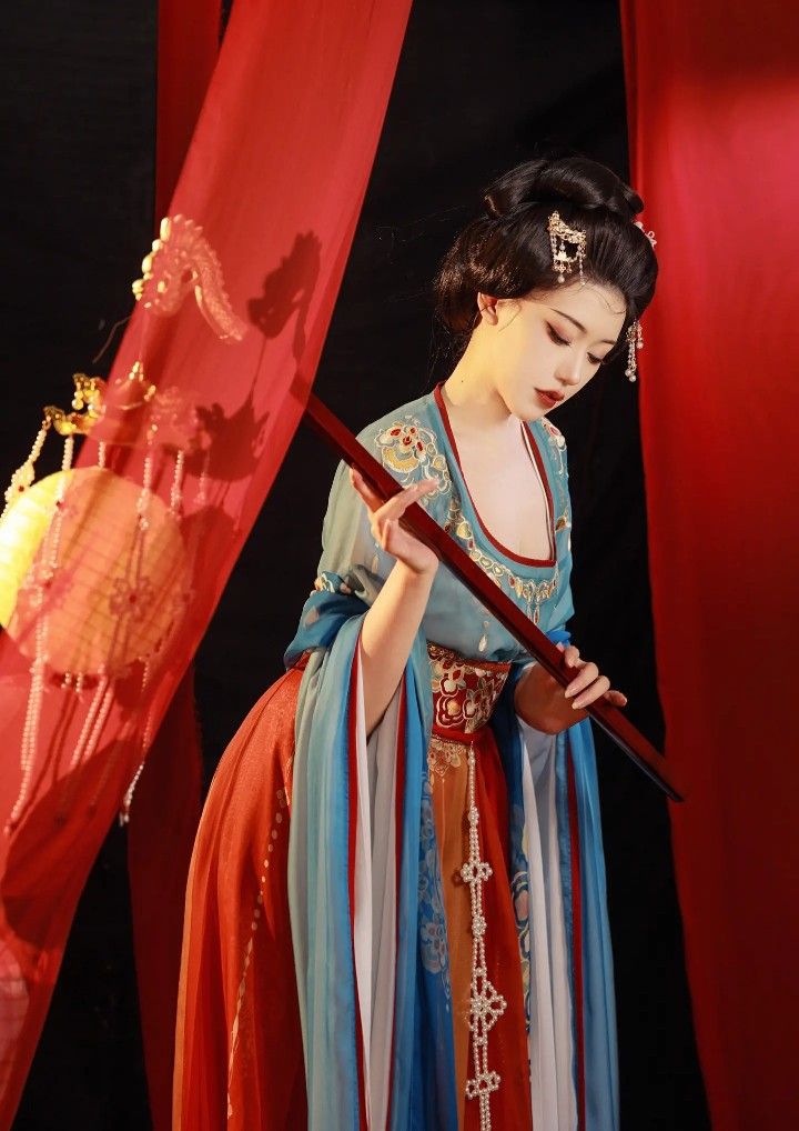 The Splendor of Red Ancient Costume Performance Attire