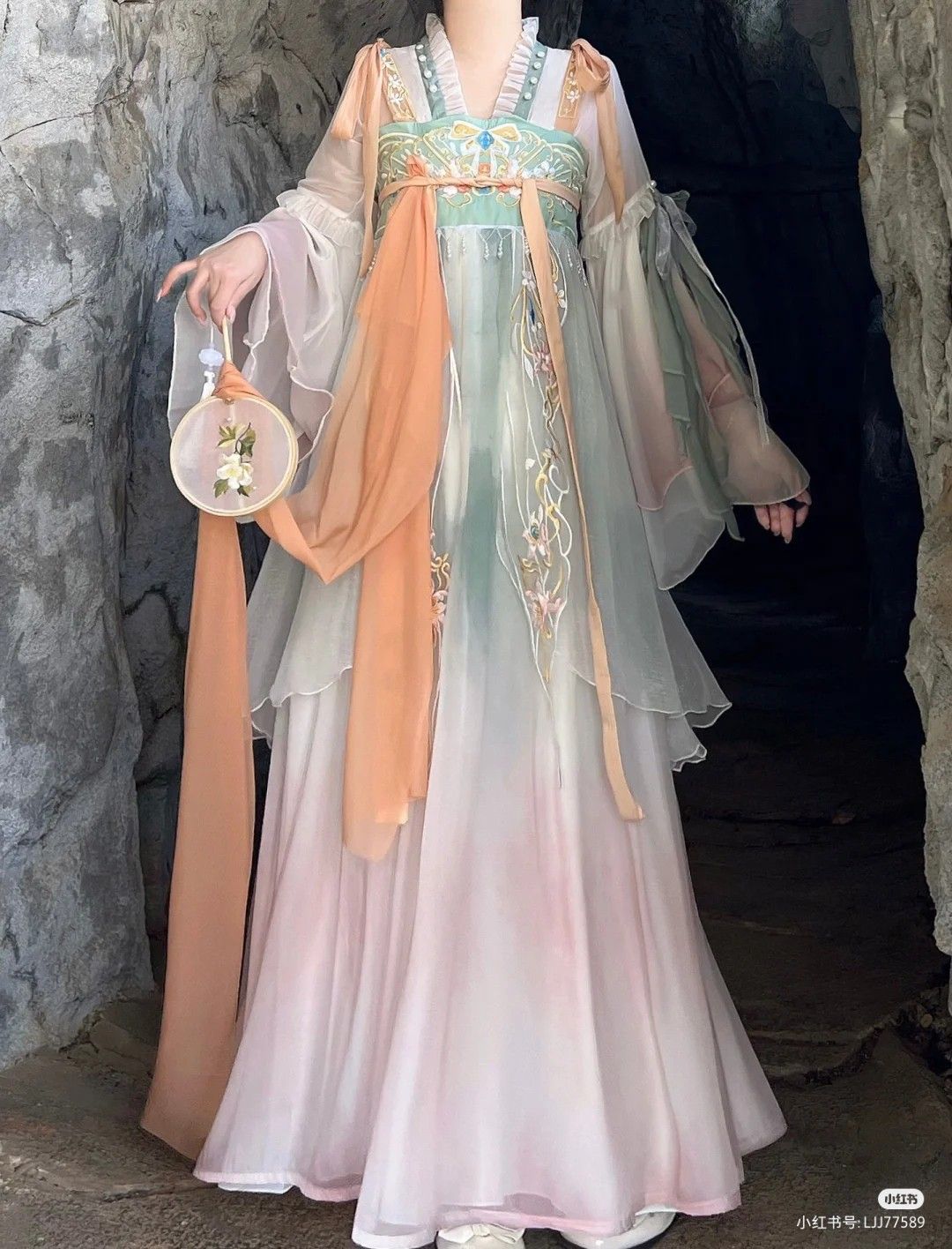 The Splendor of Wang Zhaojun in Thirteen Surplus Hanfu Fashion The Splendor of Wang Zhaojun in Thirteen Surplus Hanfu Fashion