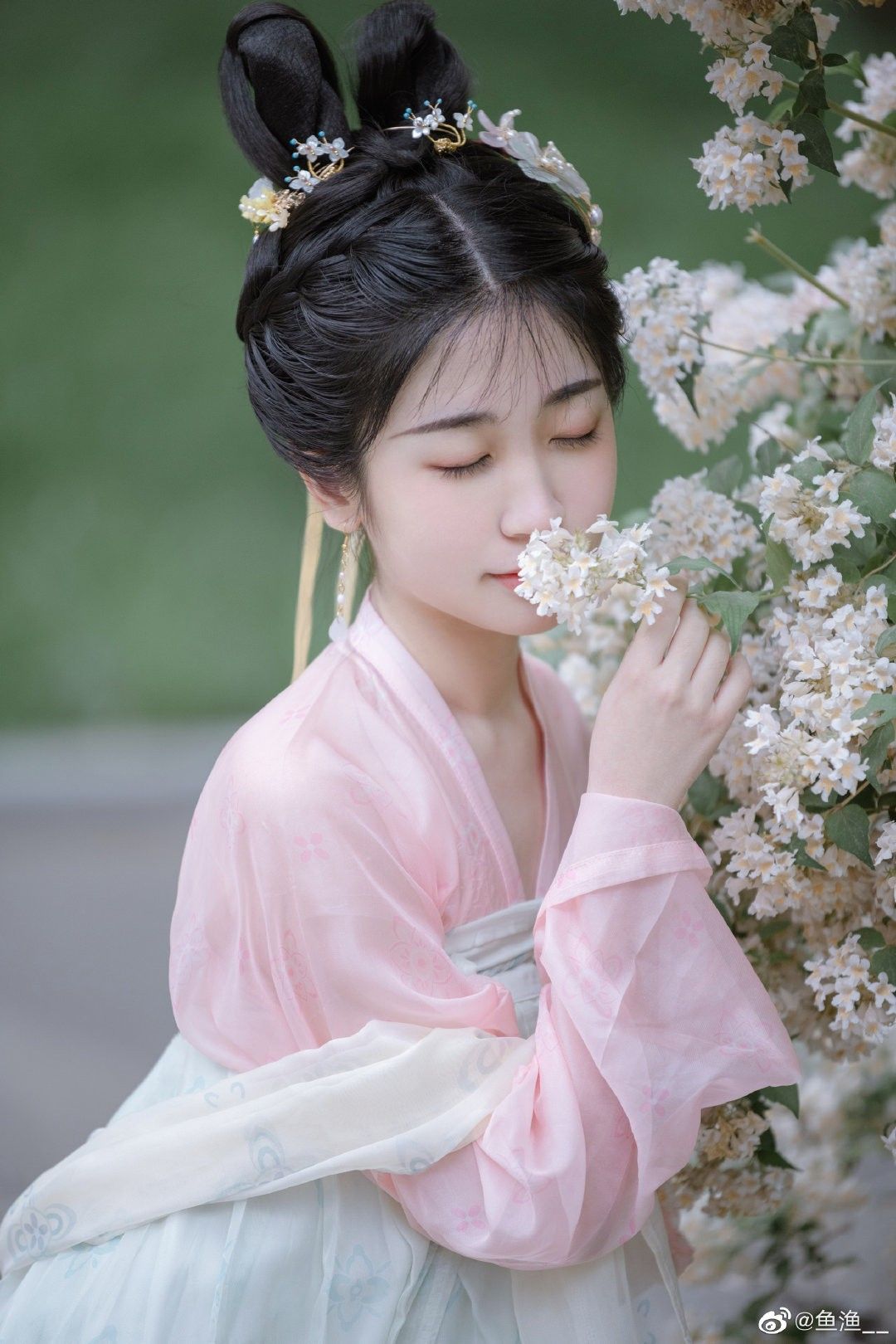 The Art of Womens Cheongsam Jacket with a Delicate Shawl Wrap