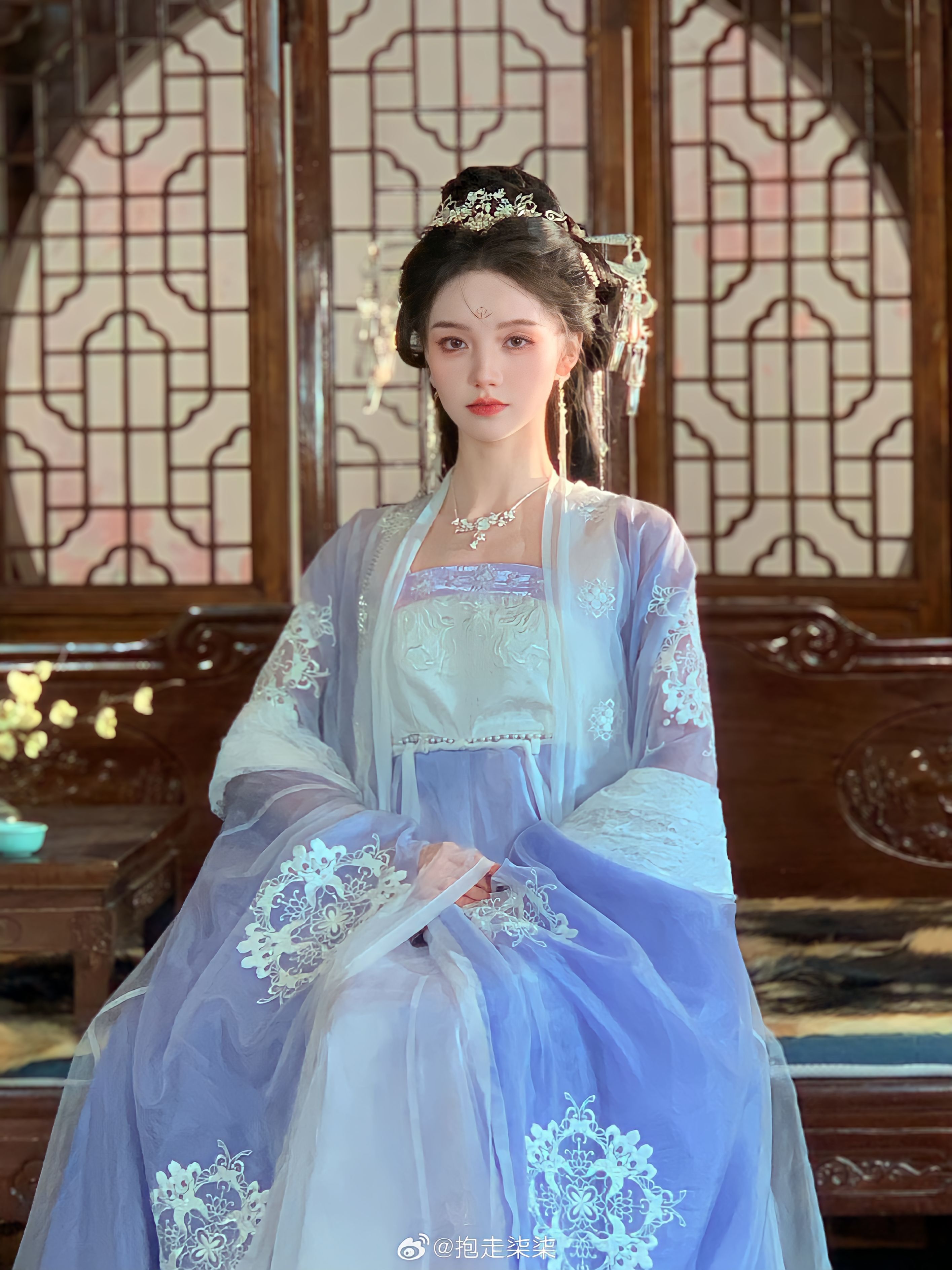 Winter Hanfu Rental:A Guide to Traditional Chinese Attire Winter Hanfu Rental:A Guide to Traditional Chinese Attire