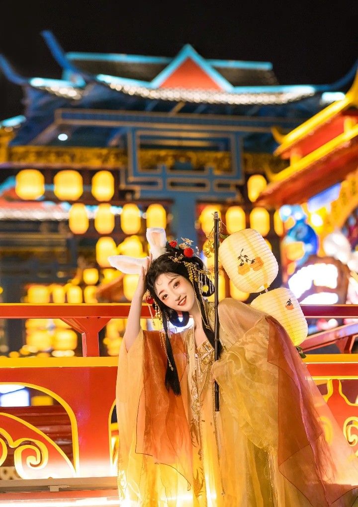 The Elegance of Horseface Skirt and Hairpins:A Cultural Exploration
