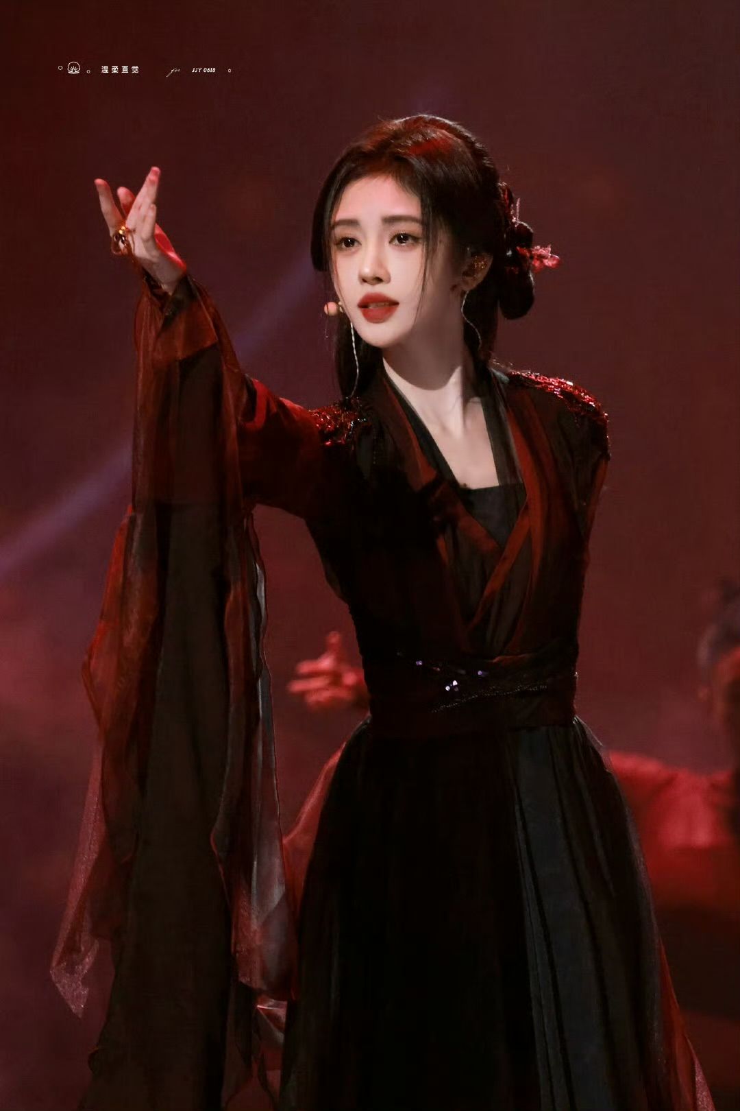 The Charm of Qing-Style Hanfu with a Placket Front