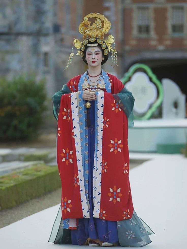 The Bridal Gown and Cheongsam:A Blend of Tradition and Elegance in Chinese Wedding Ceremonies