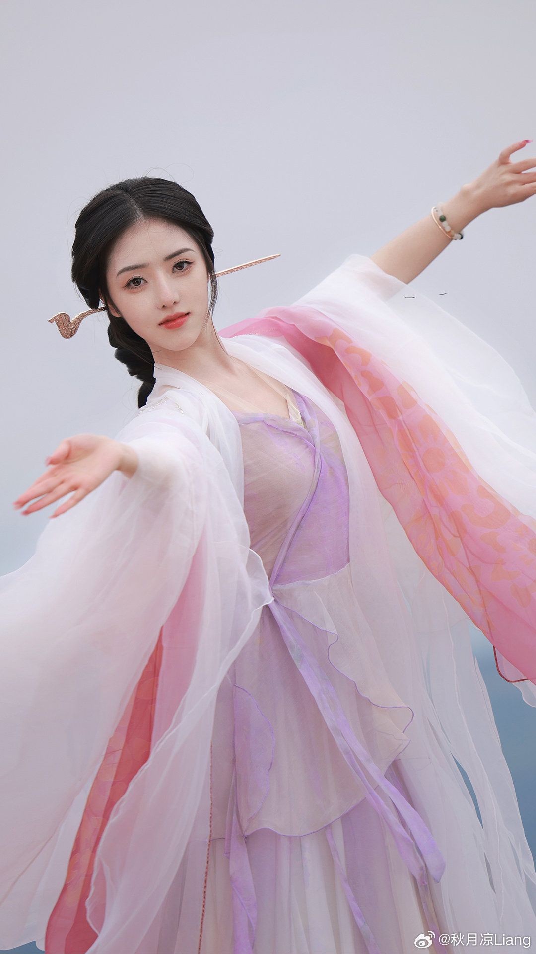 Ancient-Style Girls Autumn and Winter Hooded Robes:A Guide to Styling and Selection