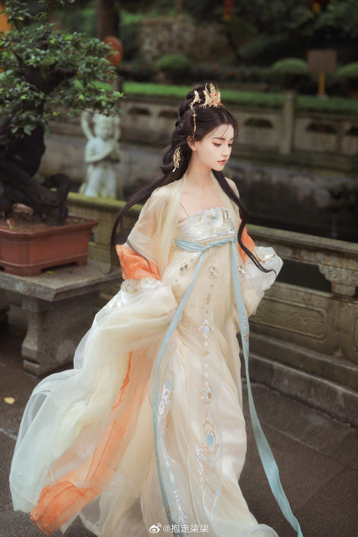 The Song Dynastys Hanfu Changpaizi:A Closer Look at Traditional Chinese Clothing