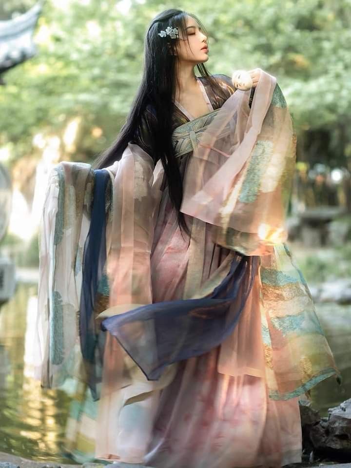 Orange Cat and Traditional Chinese Clothing:A Blend of Cultural Elegance and Feline Charm