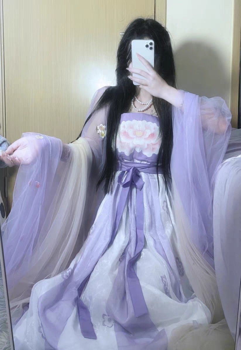 The Dream of Nine Hundred Million Girls in Hanfu Fashion