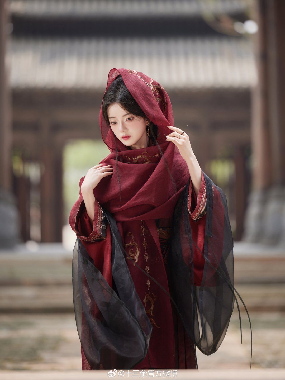 Enhanced Long-sleeved Cheongsam for Autumn-Winter:A Blend of Tradition and Modernity Enhanced Long-sleeved Cheongsam for Autumn-Winter:A Blend of Tradition and Modernity