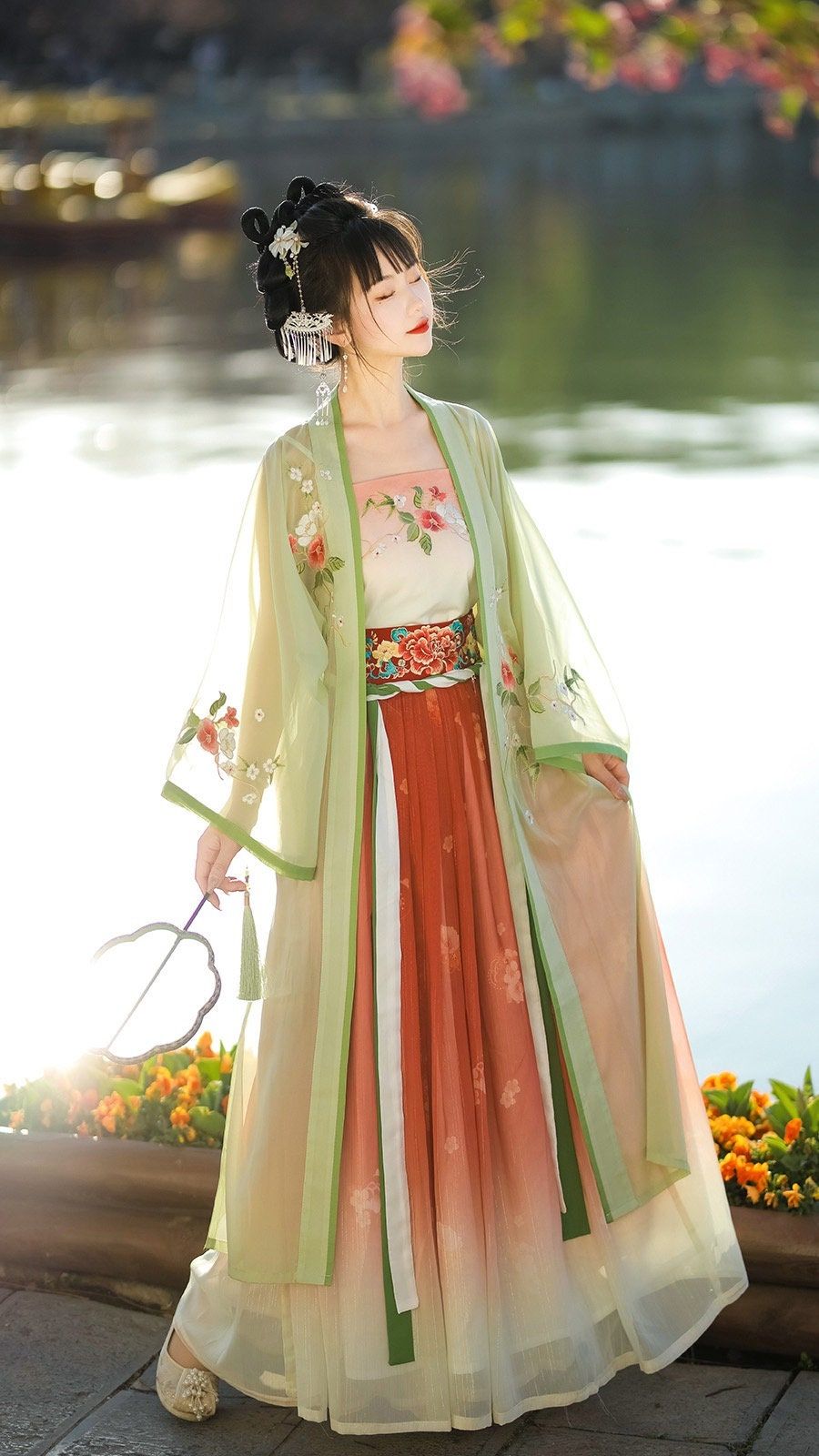 Elite Girls Traditional Chinese Winter Robes:The Splendor of Hanfu-Style Cape Elite Girls Traditional Chinese Winter Robes:The Splendor of Hanfu-Style Cape