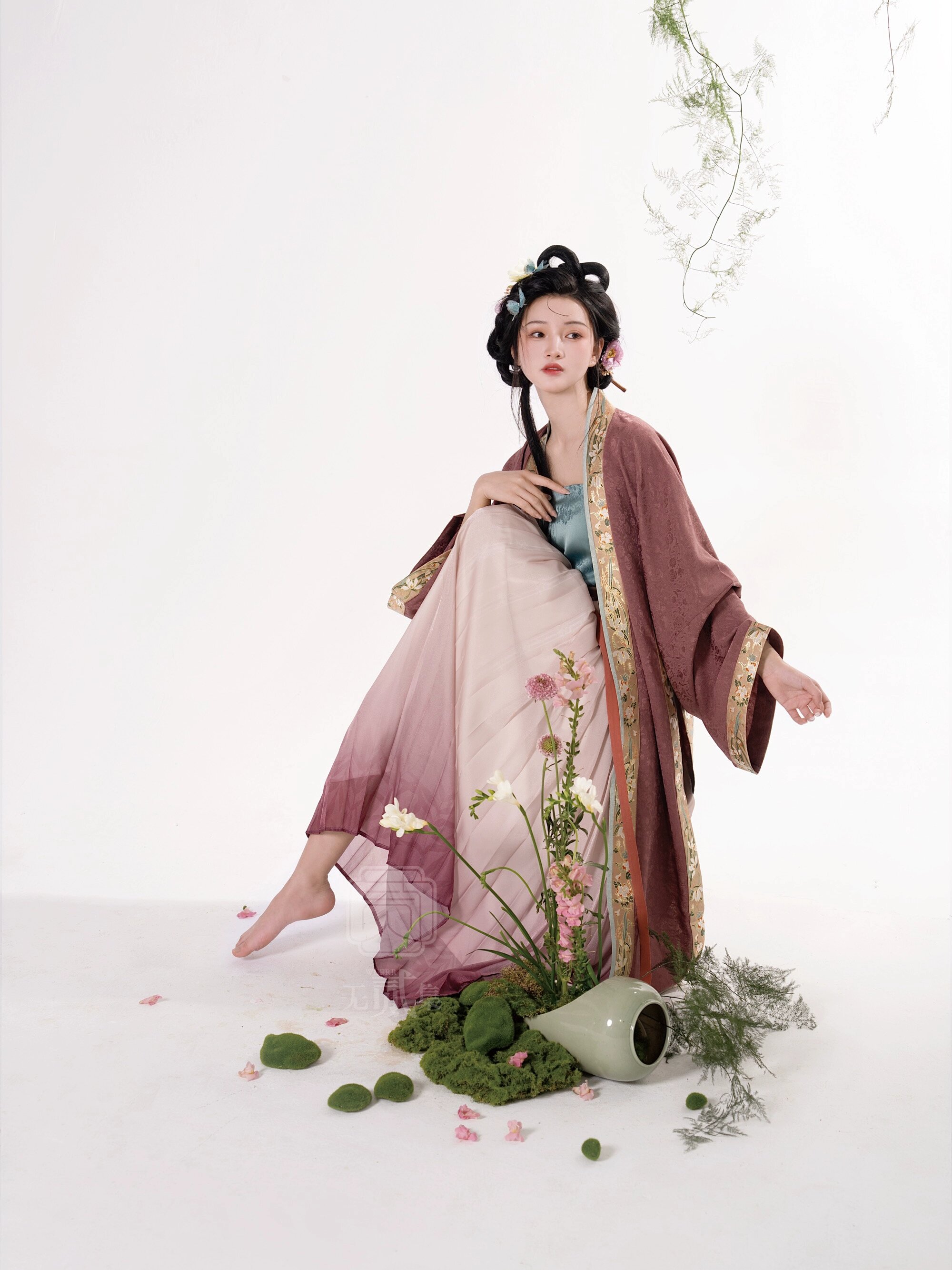 The Splendor of Ming-Style Hanfu in Spring and Autumn:A Journey Through Time
