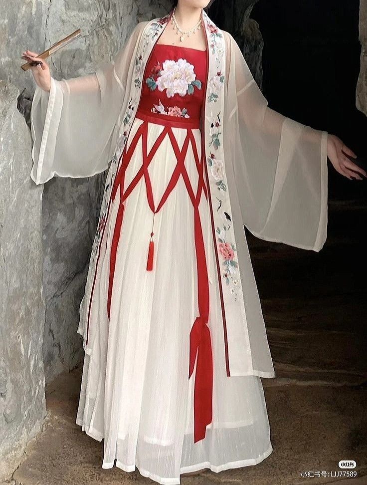 The Rise of Wang Yuwens Hanfu Fashion:Exploring the Traditional Elegance The Rise of Wang Yuwens Hanfu Fashion:Exploring the Traditional Elegance