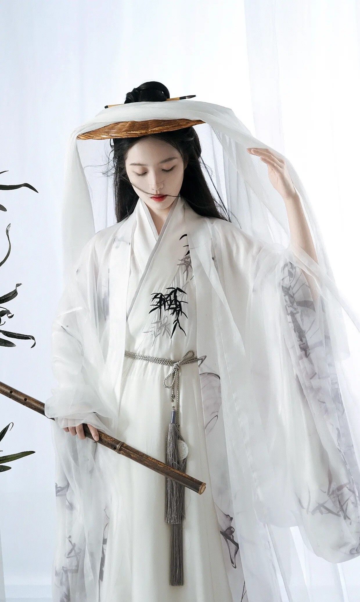 The Splendid Charm of Hanfu Robe Skirts:A Closer Look at the Hem of Chinese Traditional Beauty The Splendid Charm of Hanfu Robe Skirts:A Closer Look at the Hem of Chinese Traditional Beauty