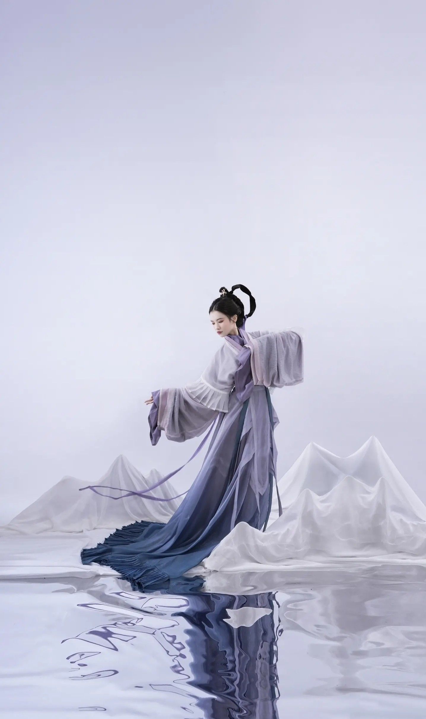 Little Chinese Elegance:The Rise of Girls Cheongsam in Modern Times