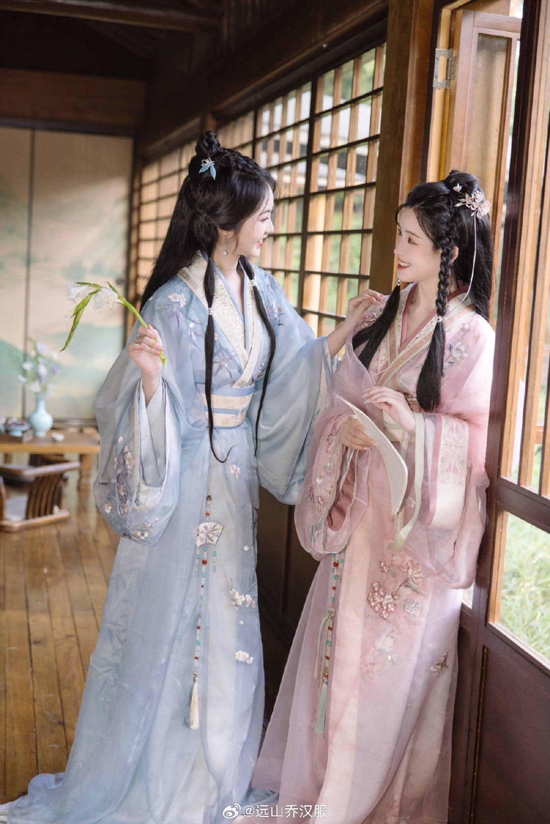 The Charm of Tingyue Lings Cheongsam:A Glimpse into the Traditional Beauty of Chinese Clothing The Charm of Tingyue Lings Cheongsam:A Glimpse into the Traditional Beauty of Chinese Clothing