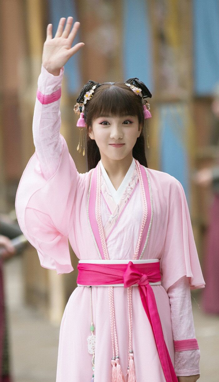 The Pride of Winter:The Allure of the Snow-Defiant Plum Blossom in Cheongsam Elegance The Pride of Winter:The Allure of the Snow-Defiant Plum Blossom in Cheongsam Elegance