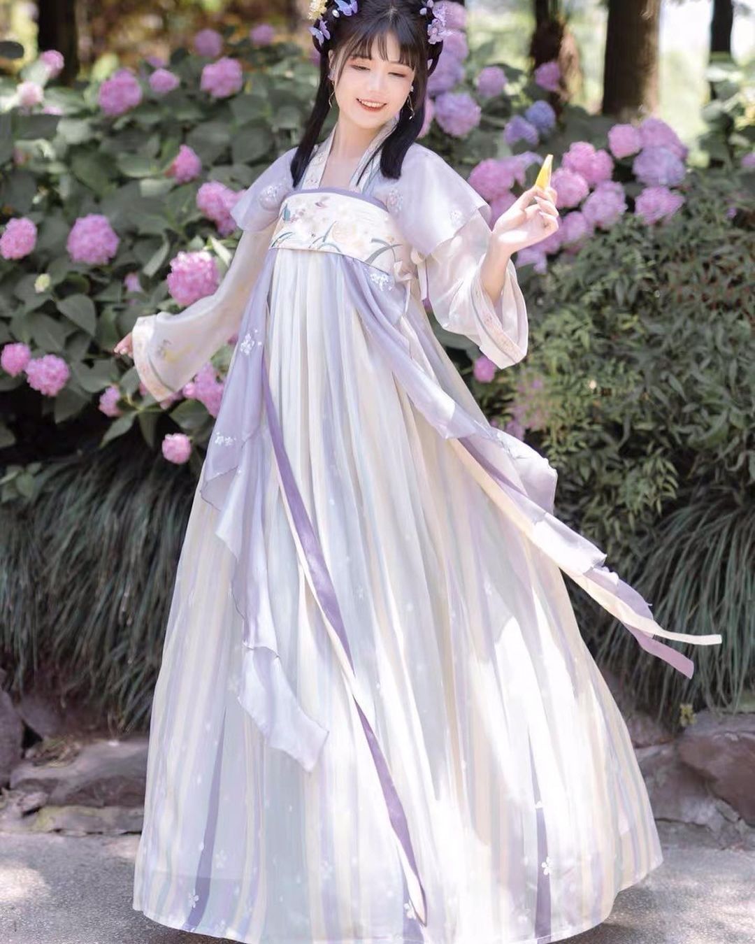 The Charm of Mid-Length Horse-Face Skirt:Eight Aspects to Explore