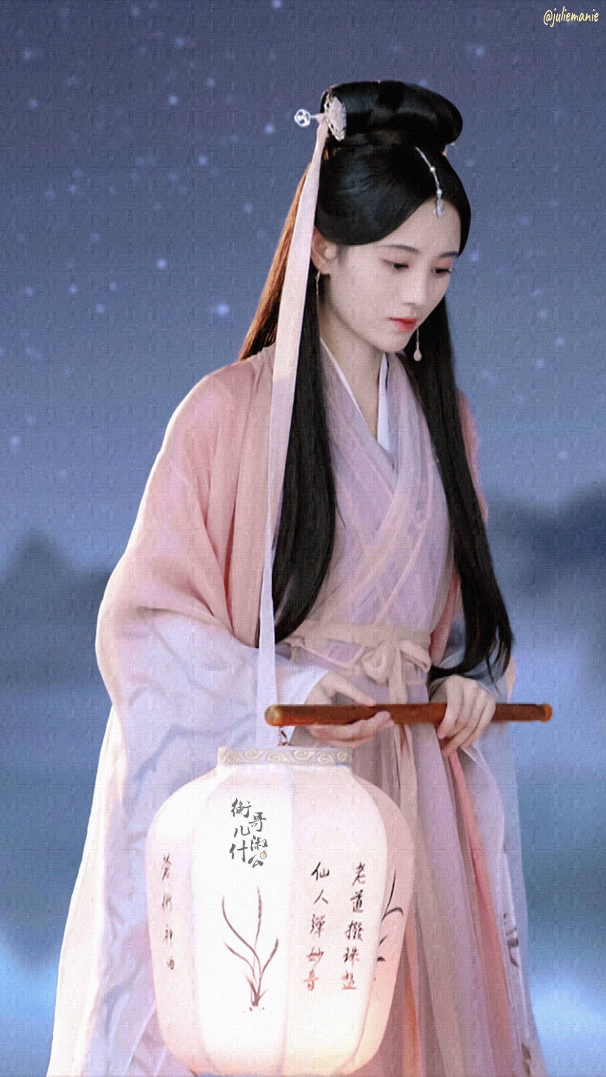 Neo-Classical Chinese Style:The Evolution of Qipao into Modern Fashion