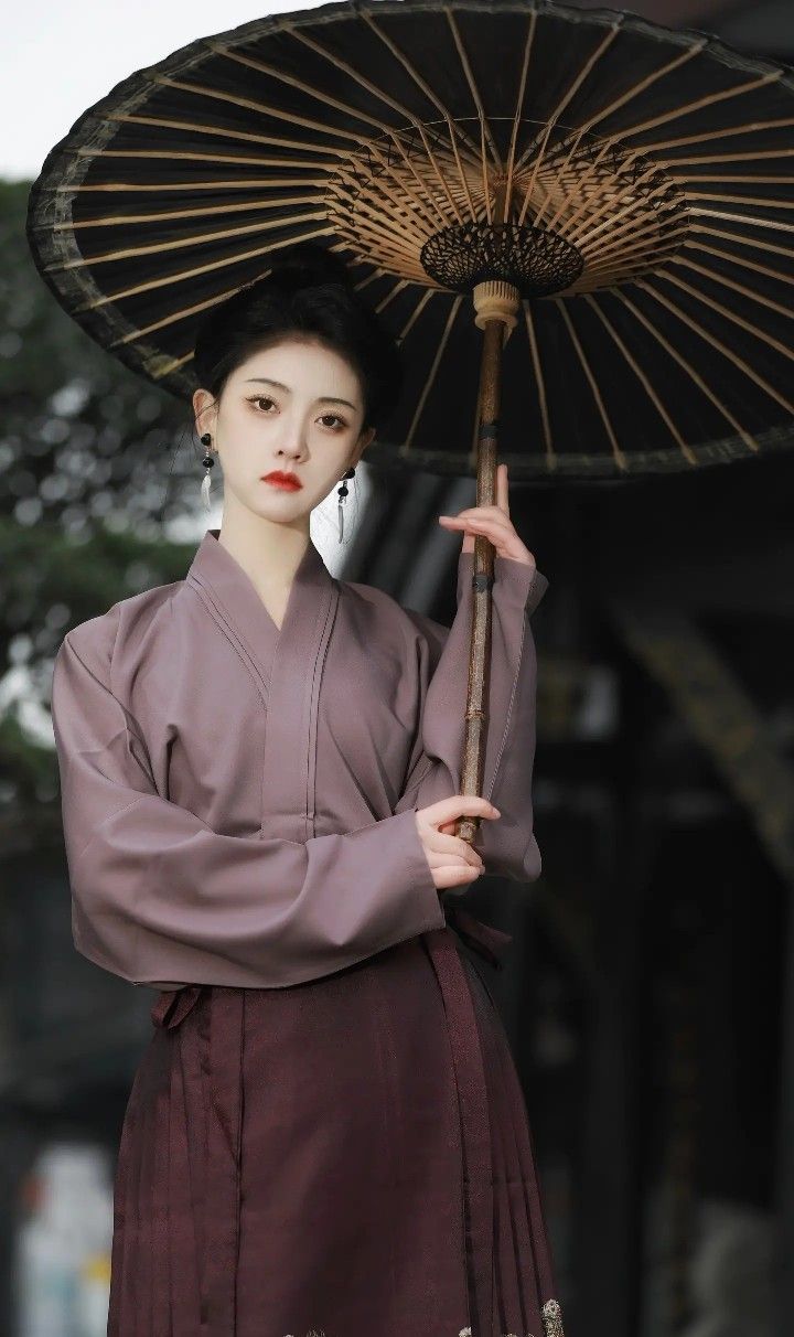 Little Girl in Traditional Hanfu Attire:A Glimpse into the Splendor of Chinese Heritage Little Girl in Traditional Hanfu Attire:A Glimpse into the Splendor of Chinese Heritage