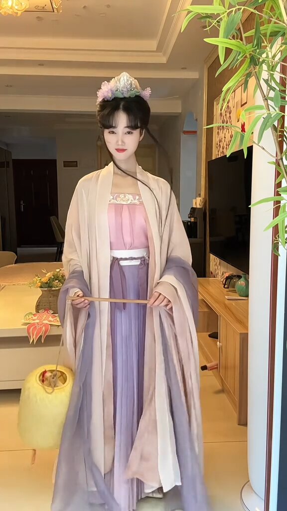 Exploring the Charm of Traditional Hanfu Childrens Fashion in the Style of Tan Chun Exploring the Charm of Traditional Hanfu Childrens Fashion in the Style of Tan Chun