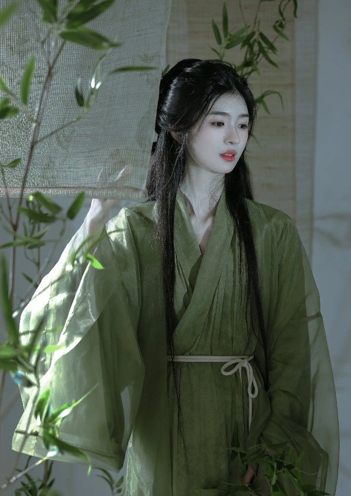 The Elegance of Xie Yucheng in Traditional Hanfu Fashion:A Journey into Ancient Chinese Style