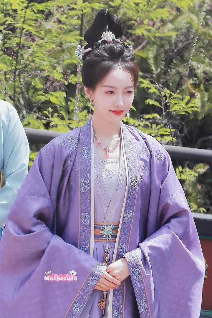 Embracing Modernity:The Evolution of Youthful Pink Cheongsam for Modern Girls