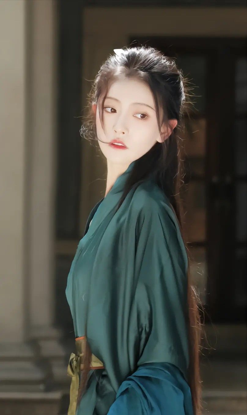 Reimagining Traditional Qipao for a Summer of Leisure Fashion Reimagining Traditional Qipao for a Summer of Leisure Fashion