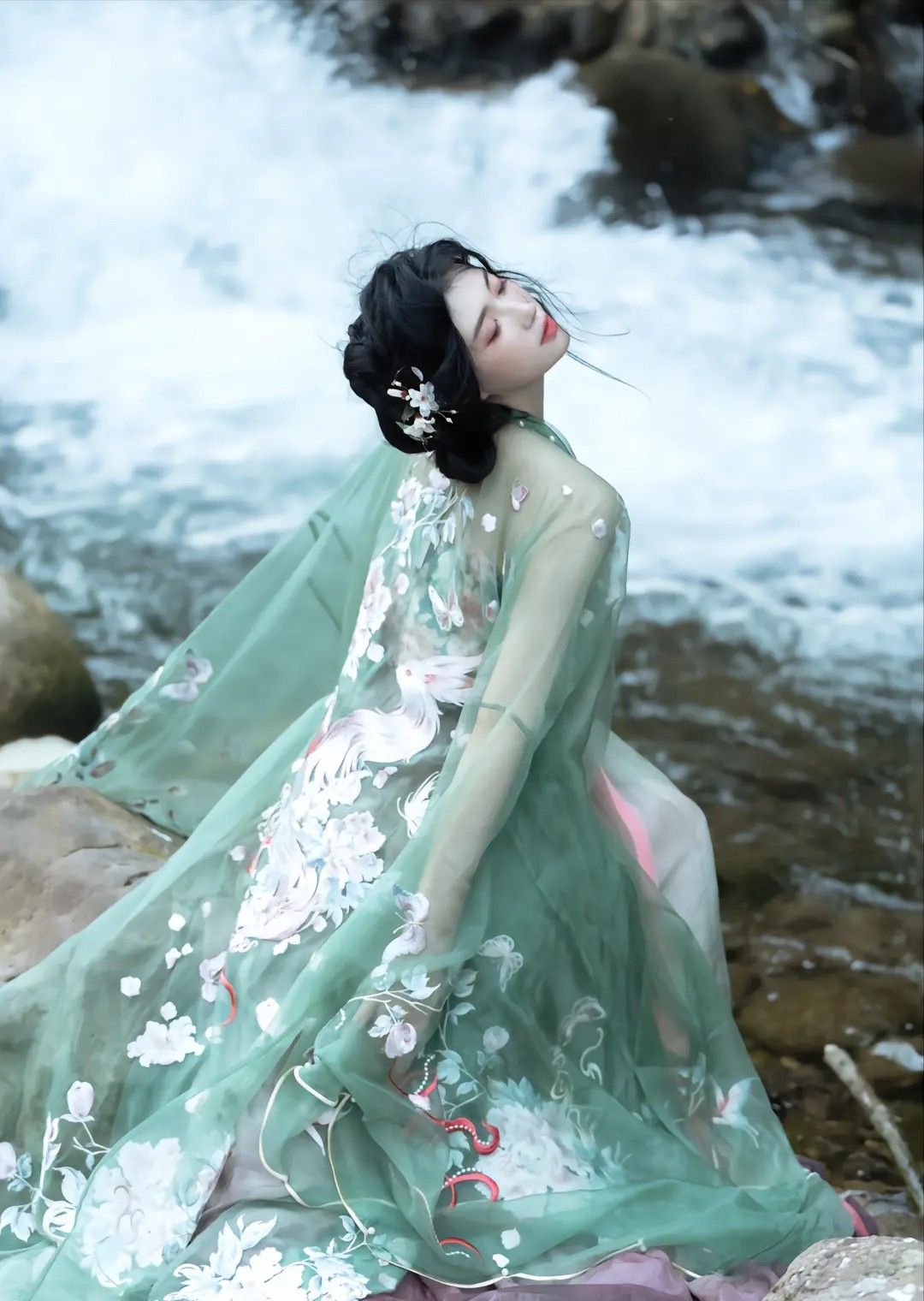The Charm of Petite-Sized Cheongsam with Low Collars