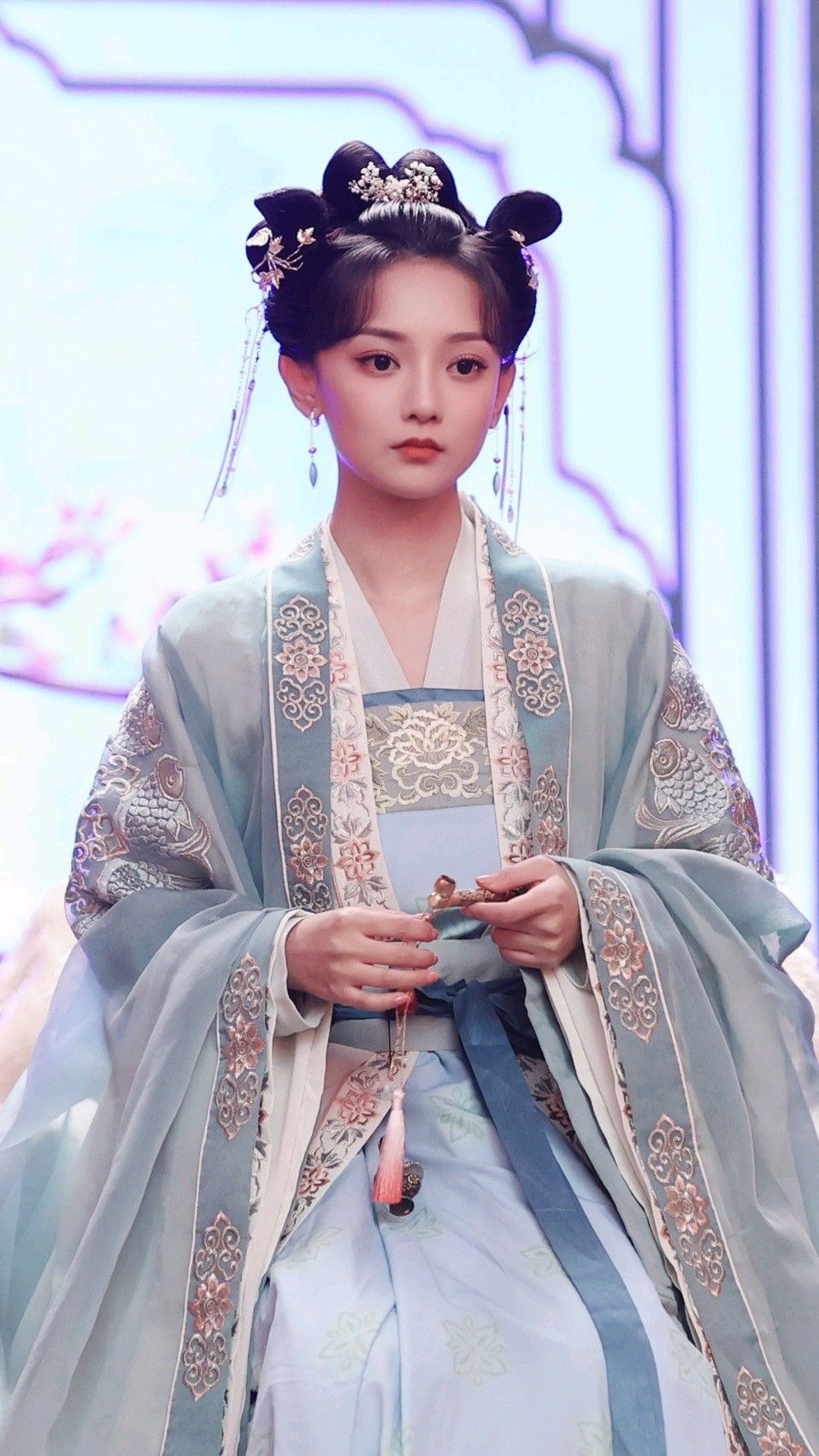 The Enigma of a Red Hanfu Warrior:A Female General in Ancient Costume The Enigma of a Red Hanfu Warrior:A Female General in Ancient Costume