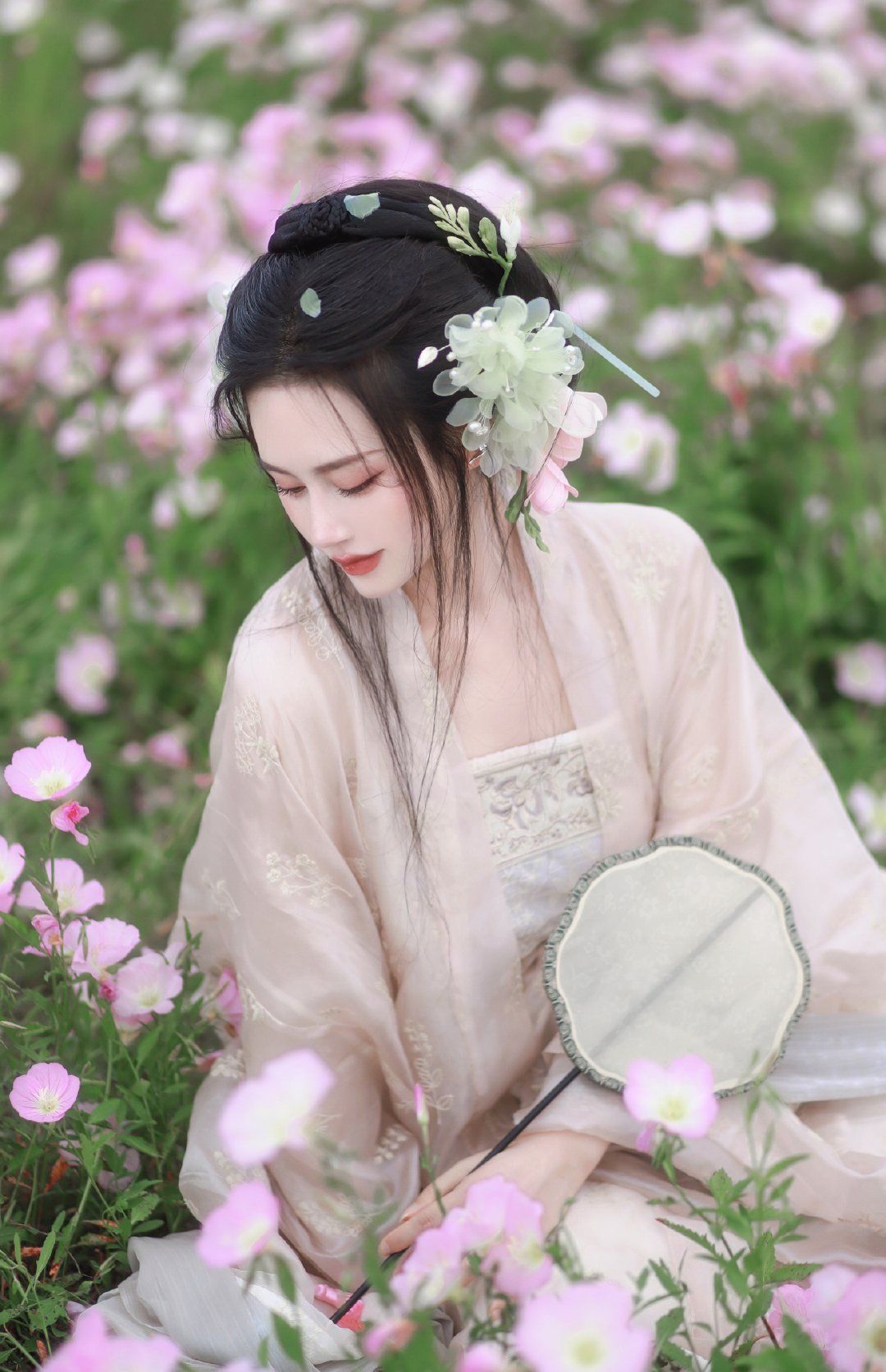 The Evolution of Traditional Chinese Clothing:A Focus on Han Shoes The Evolution of Traditional Chinese Clothing:A Focus on Han Shoes