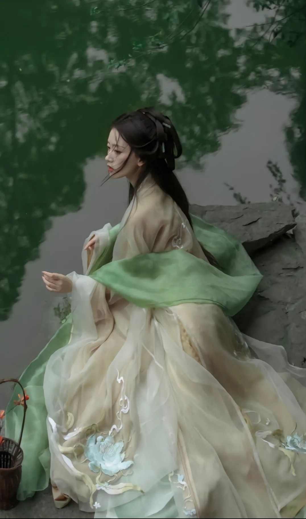 The Revival of Fish-Tail Cheongsam Skirt:A Blend of Tradition and Modernity The Revival of Fish-Tail Cheongsam Skirt:A Blend of Tradition and Modernity