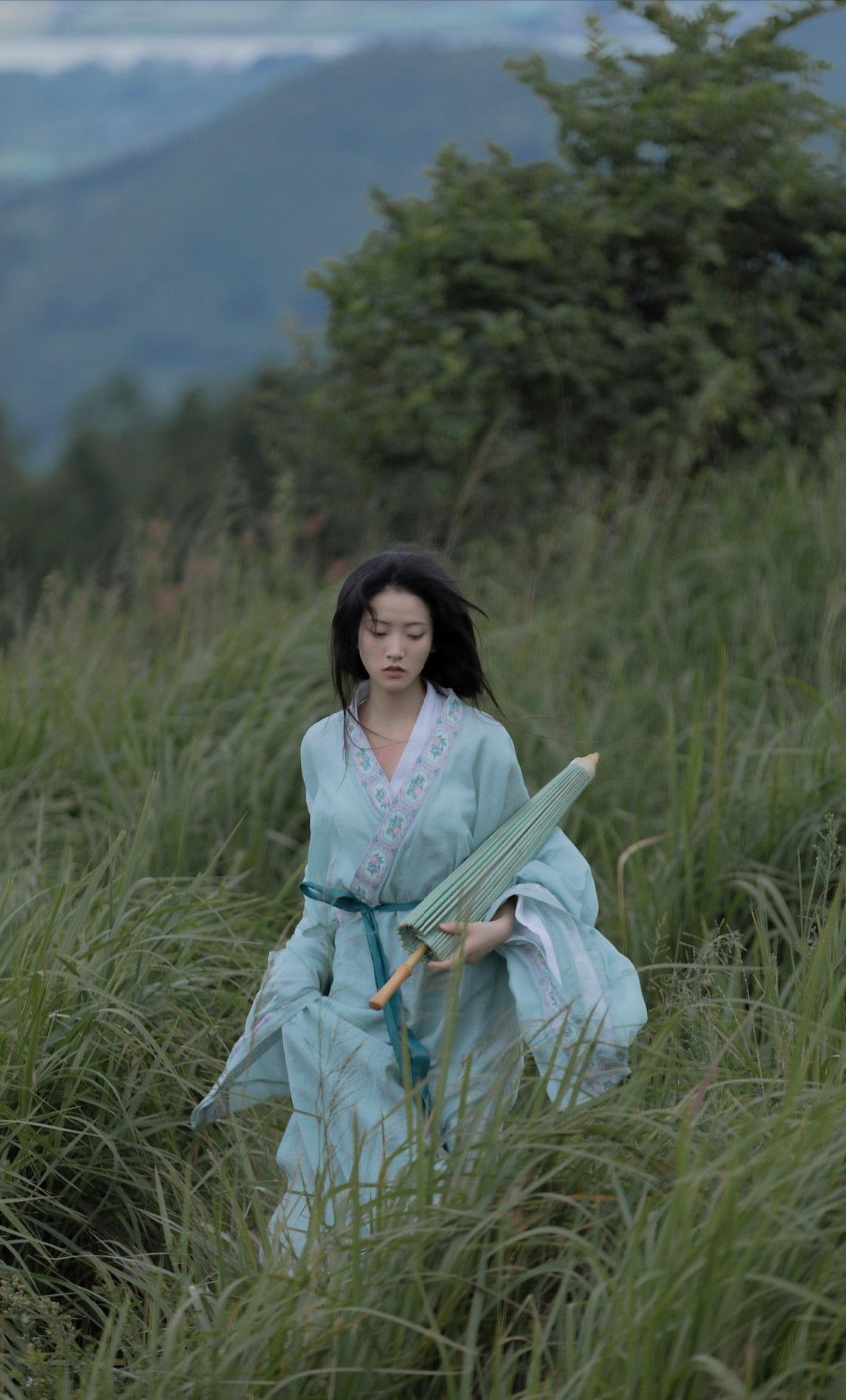 Blue-Hued Hanfu Childrens Fashion for Girls:A Cultural Journey