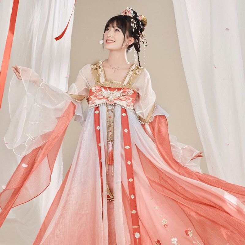 Ancient Charm of the Little Girl:A Summer in Supernatural-like Hanfu Fashion