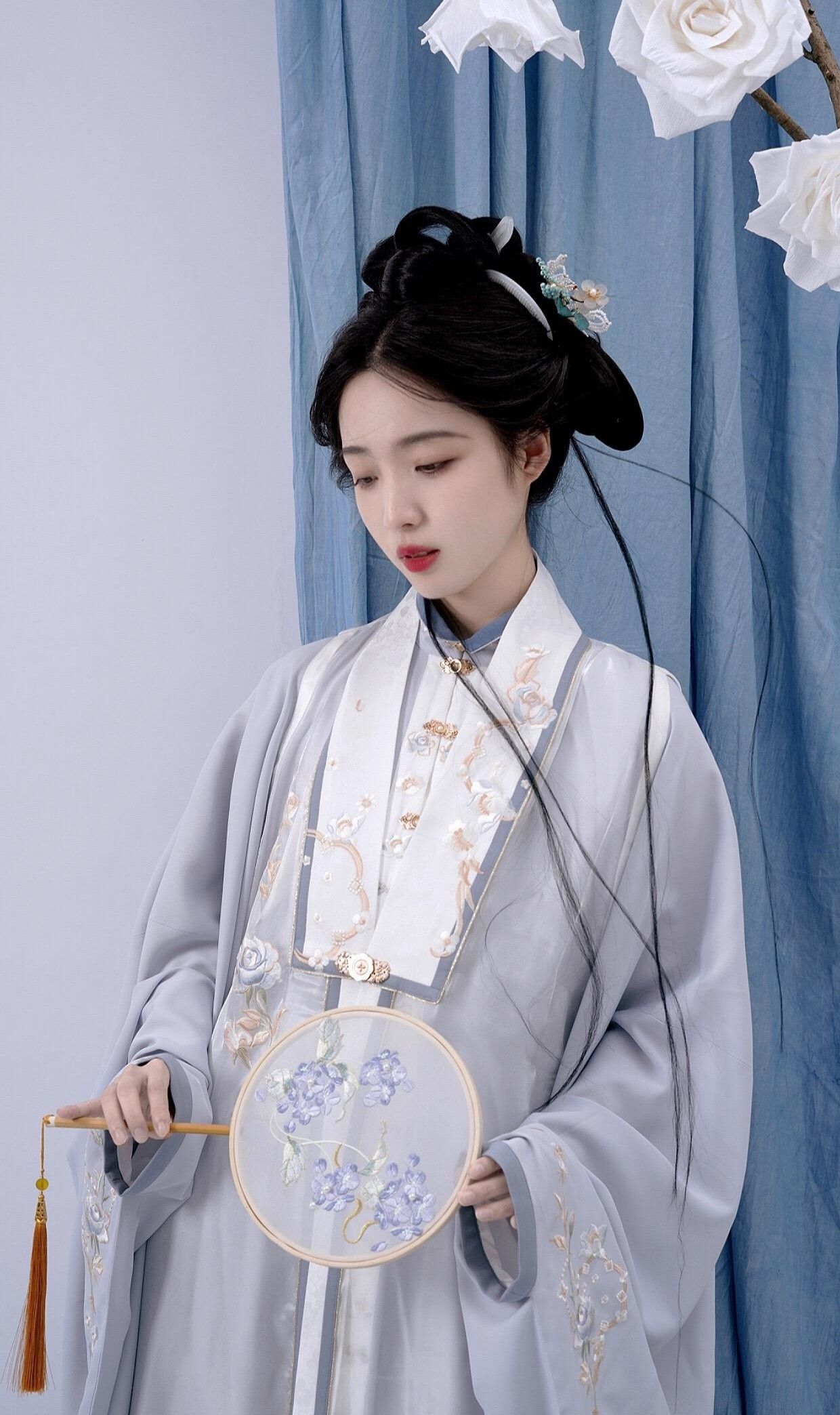 Bubble-袖大码旗袍，融合传统与现代的美学