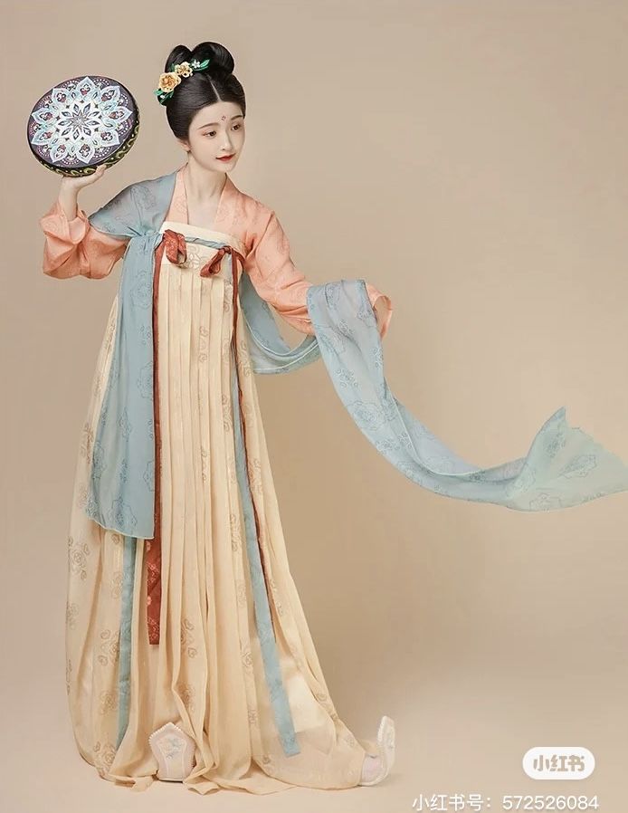 The Elegance of a Long Overcoat with Qipao:A Cultural Fusion of Fashion and Tradition The Elegance of a Long Overcoat with Qipao:A Cultural Fusion of Fashion and Tradition