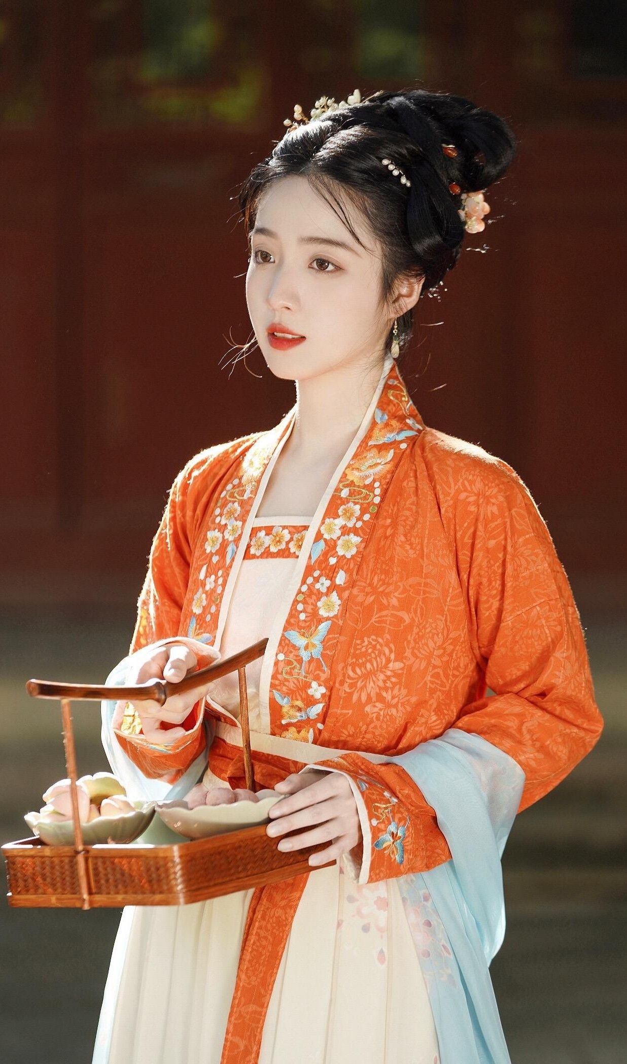 Chinese-Style Cheongsam-Inspired Dress:The Evolution of Traditional Qipao into Modern Fashion