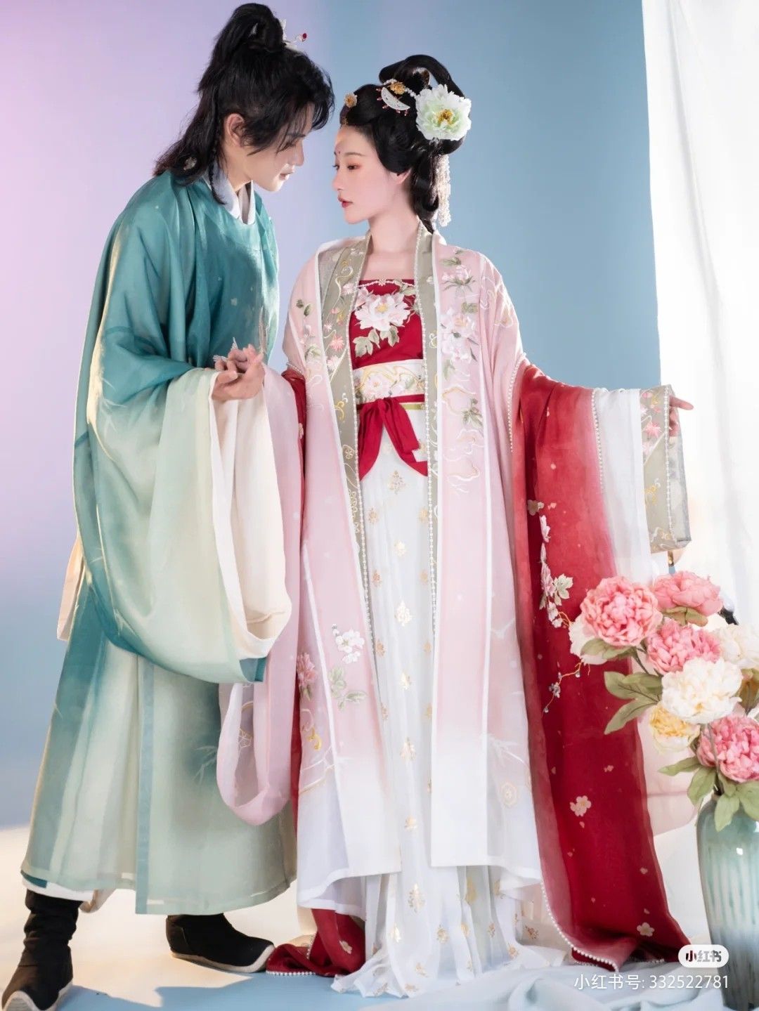 The Splendor of a Girl in a Horseface Skirt and Cloud-Inspired Shawl:A Traditional Chinese Beauty