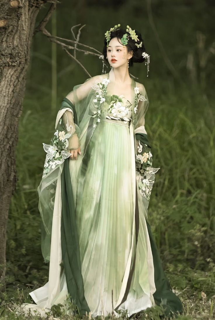 Phoenix-Inspired Hanfu Costumes:Quality and Affordability