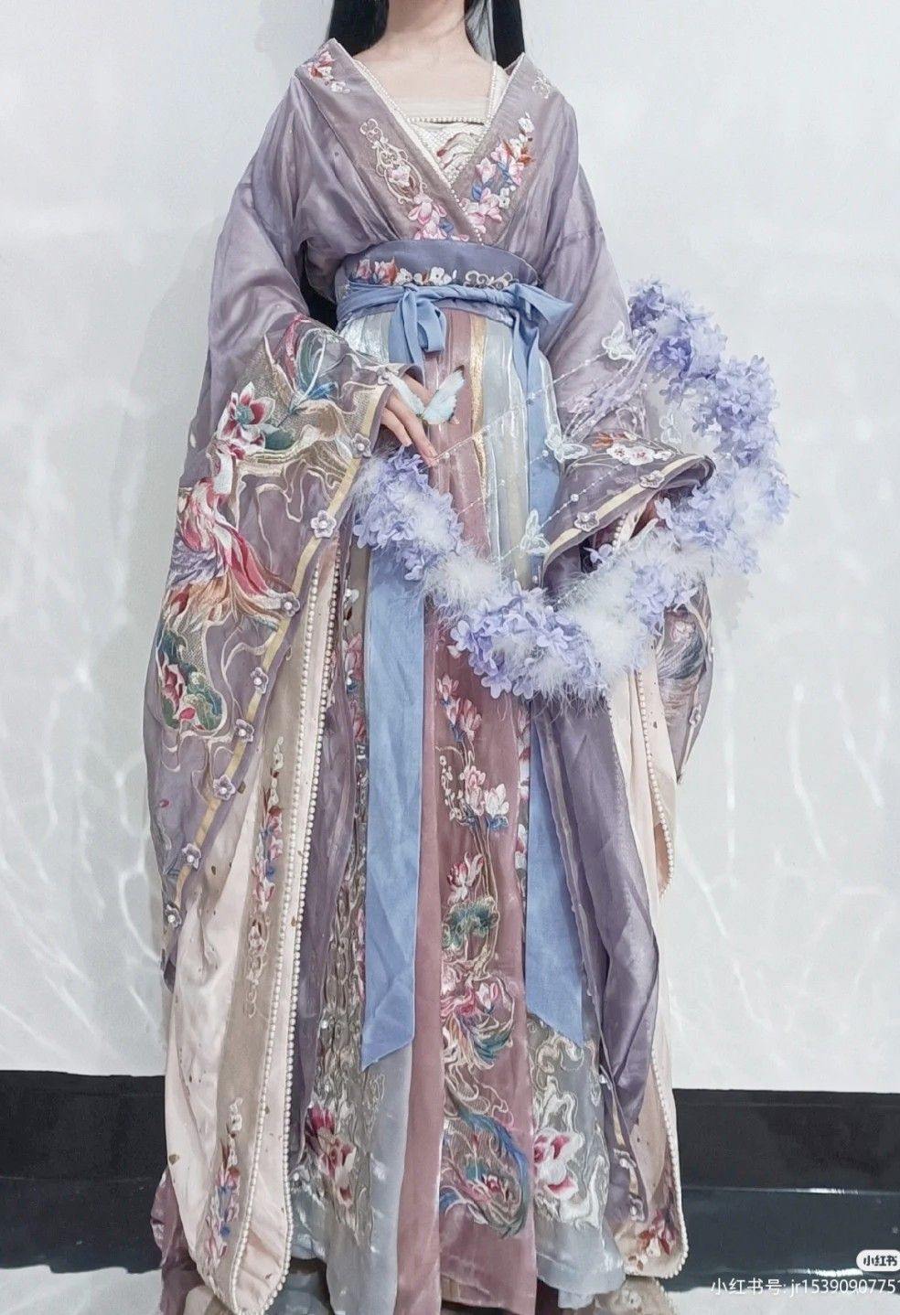 Embracing Modernity in Traditional Cheongsam:A Daily Fashion Evolution Embracing Modernity in Traditional Cheongsam:A Daily Fashion Evolution