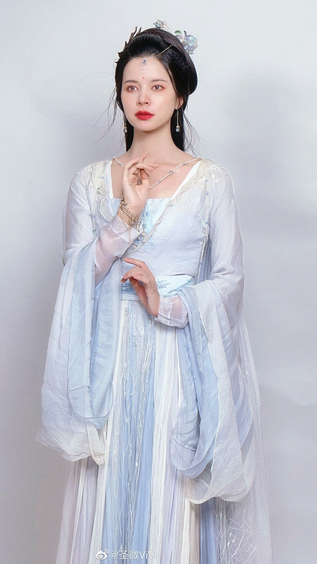 The Dark Evolution of Traditional Hanfu Fashion:Exploring the Rise of Blackened Hanfu Culture The Dark Evolution of Traditional Hanfu Fashion:Exploring the Rise of Blackened Hanfu Culture