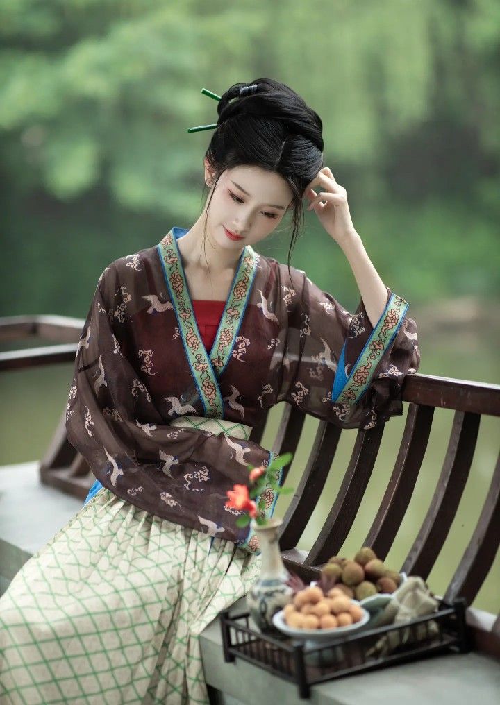 Shanghais Cheongsam Beauty in the Republic of China Era
