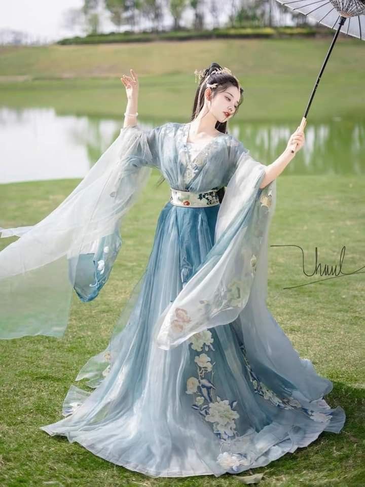 Giant-Size Hanfu for 300-Pound Individuals:A Detailed Exploration